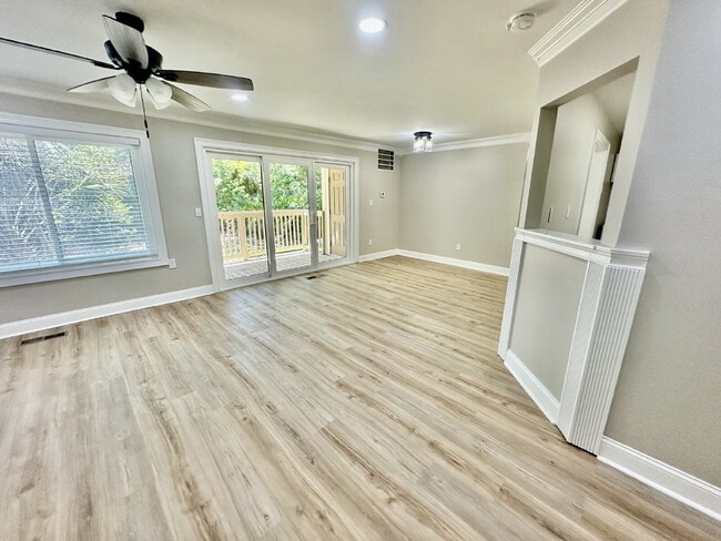 Building Photo - Two Bedroom Renovated South End Condo (Palmetto Bay Villas)!