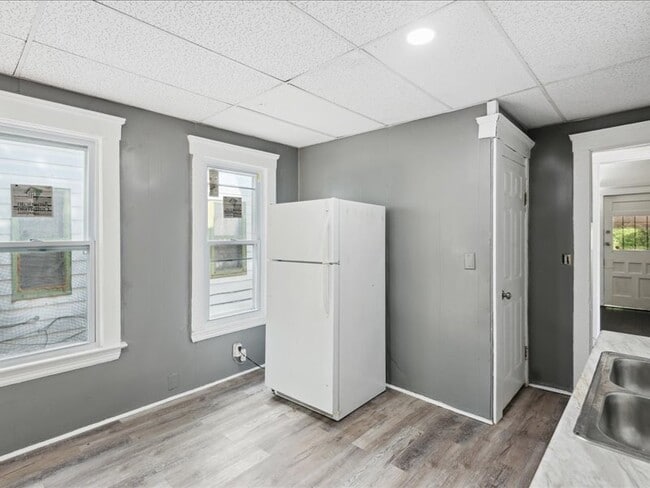 Building Photo - 10622 Hathaway Ave