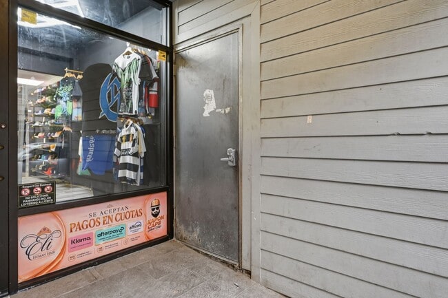 Building Photo - 140 N 7th St