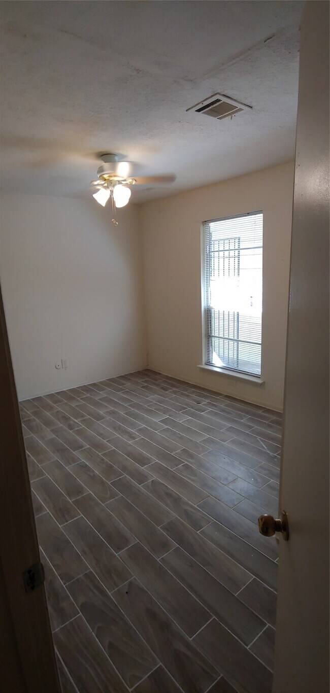 Building Photo - 10822 Lynbrook Dr