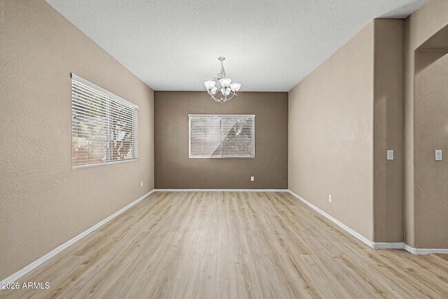 Building Photo - 1433 E Canyon Creek Dr
