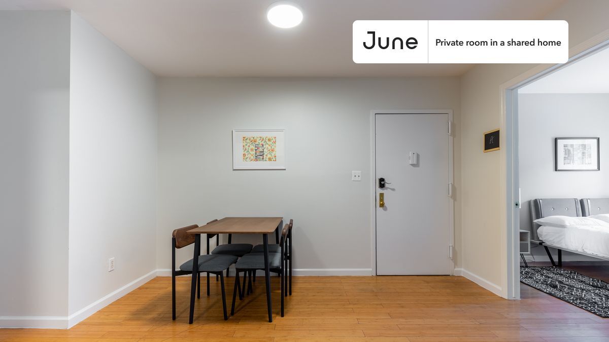 Building Photo - Private bedroom in 4 bed/2 bath Home