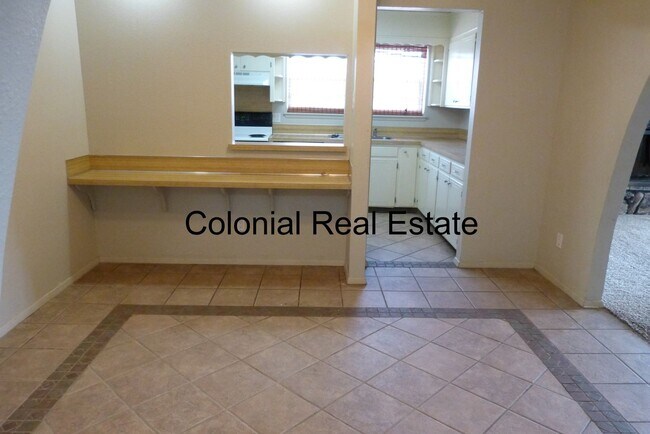 Building Photo - Spacious 3 bedroom 2 bathroom home