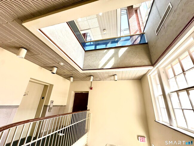 Building Photo - 135 W Main St