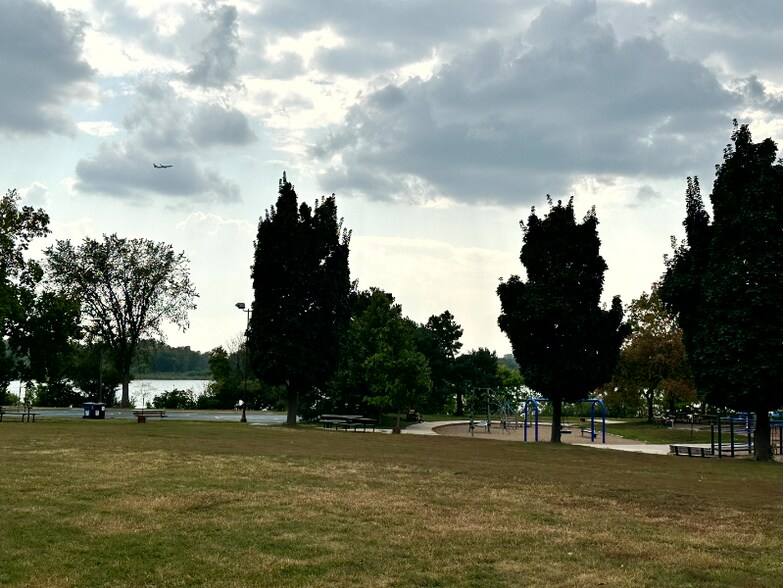 Building Photo - 2804 E 44th St