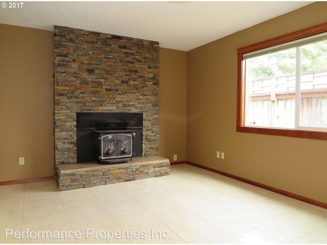Building Photo - 4 br, 2 bath House - 7923 SE Sherman Street