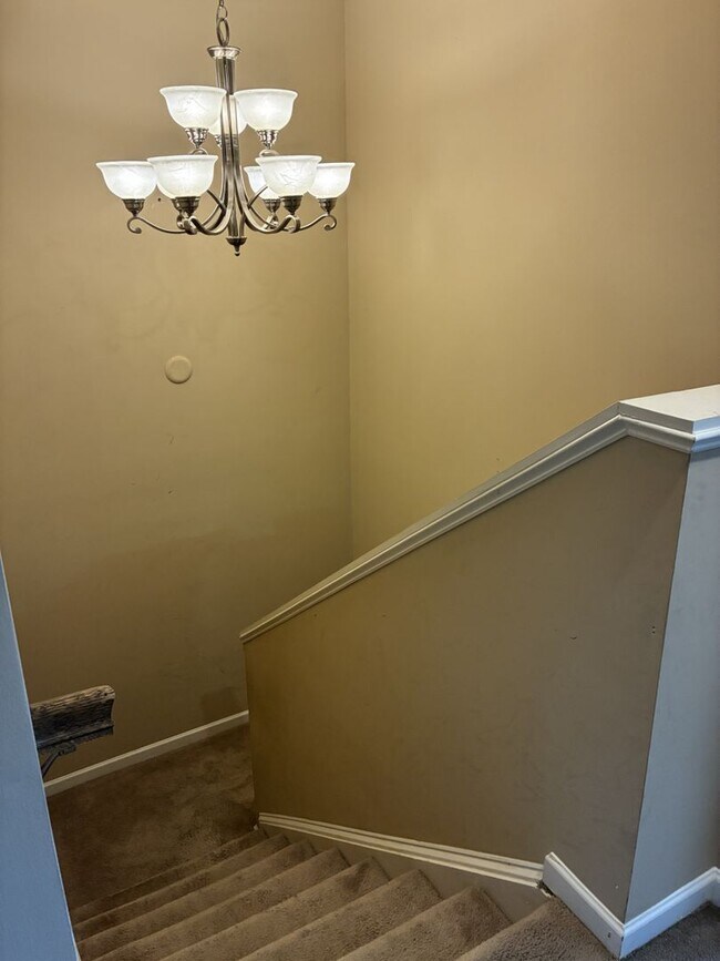Building Photo - 20 Mill pond Ct