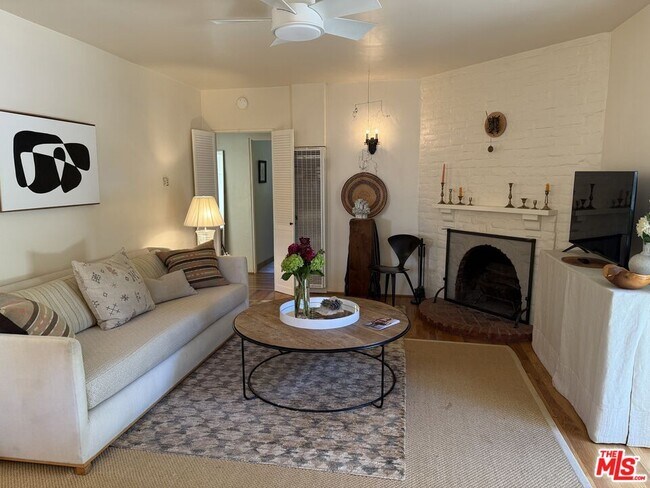 Building Photo - 314 W Aliso St