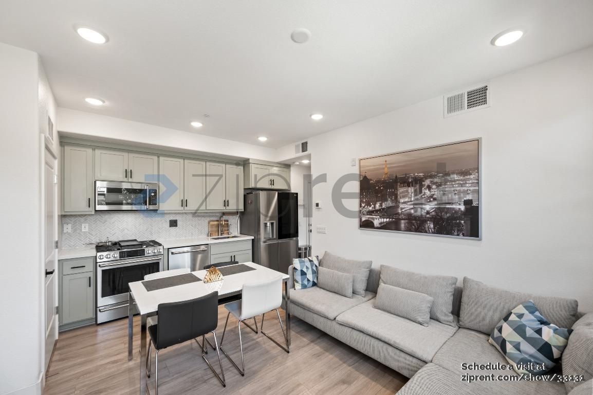 Building Photo - 369 Arc Ct
