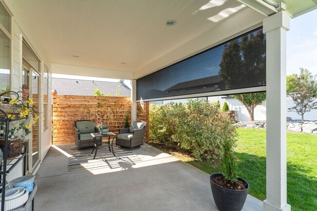 Building Photo - 3 Bedroom, 2 Bath Home