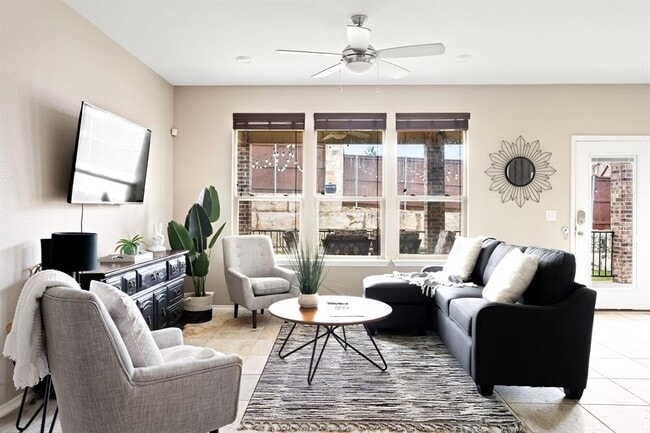 Building Photo - 7300 Ondantra Bnd