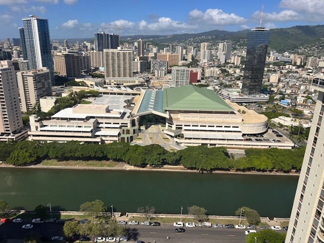 Building Photo - Panoramic Views of Waikiki from the Roof T...