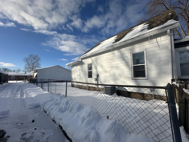 Building Photo - 911 S Laurel St