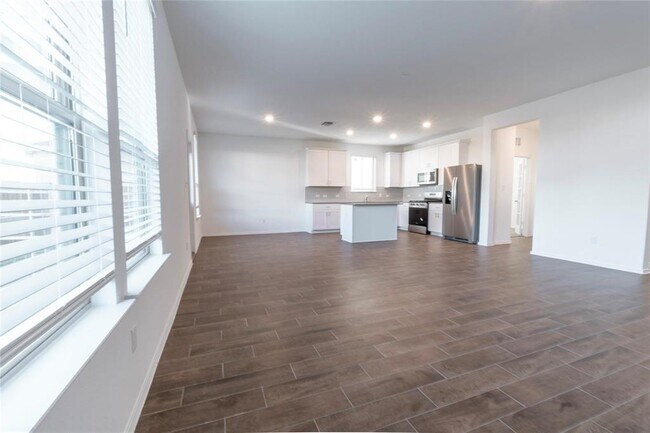 Building Photo - 141 Banyon Dr