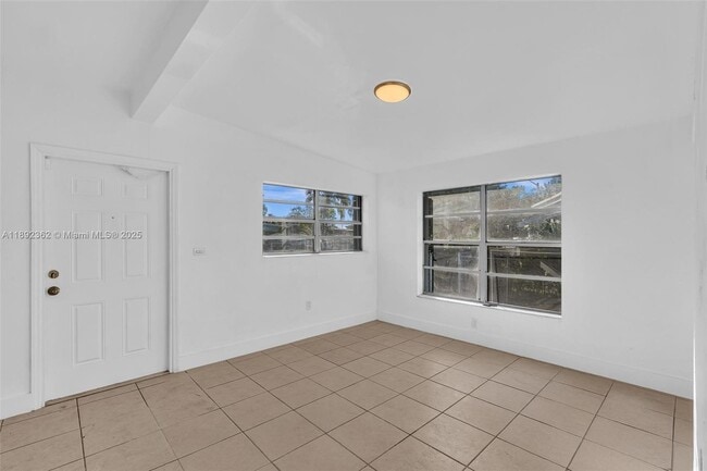 Building Photo - 137 NW 29th Ave