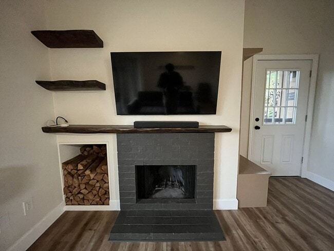 Building Photo - Newly Renovated 1Bd + 1Ba Condo in West Haven-Sylvan! No Stairs, Direct Access, Parking + Pool, S...