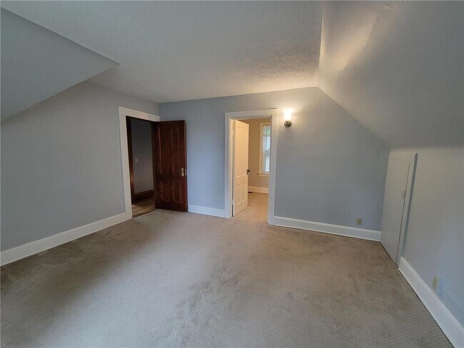 Building Photo - 966 Allen Ave