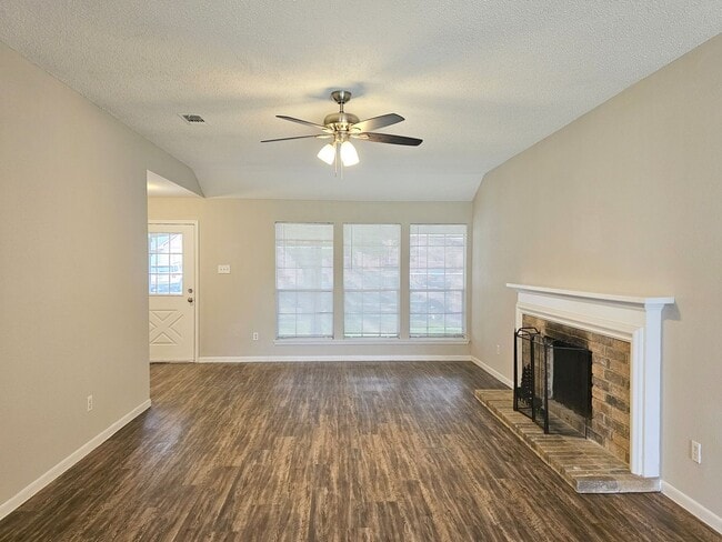 Building Photo - 6103 Wolfboro Dr