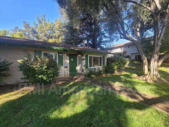 Building Photo - 8387 La Riviera Dr