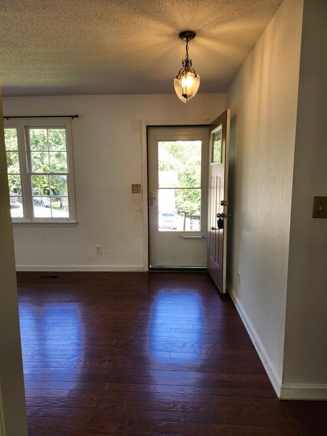 Building Photo - 3 Bedroom 2 bath home in North Hixson TN