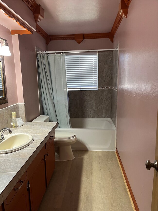 Building Photo - 10831 Overlea Dr