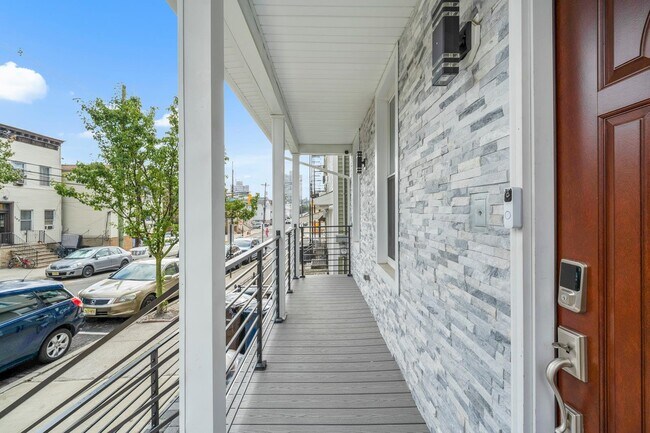 Building Photo - 207 68th St