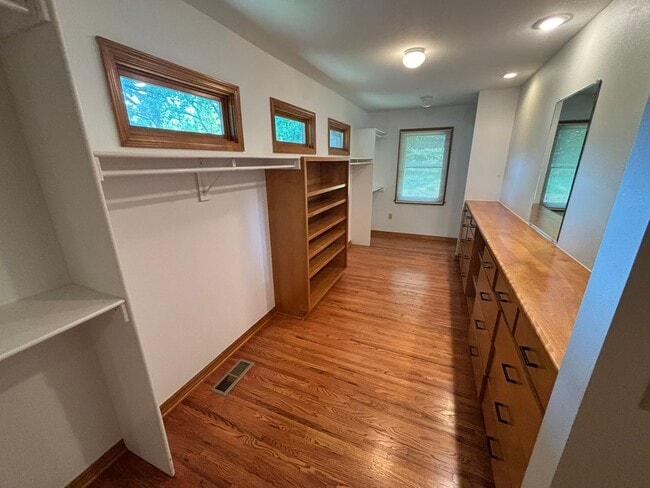 Building Photo - Mid-Century Modern 3-Bedroom, 2-Bathroom H...
