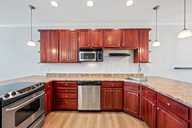 Building Photo - Comfortable Broomfield Townhome Close to Shopping & Trails