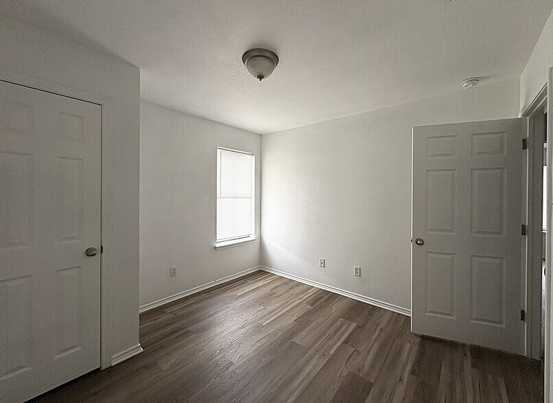 Building Photo - 2808 Ashley Dr