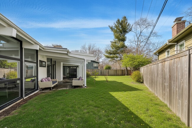 Building Photo - 2649 Crawford Ave