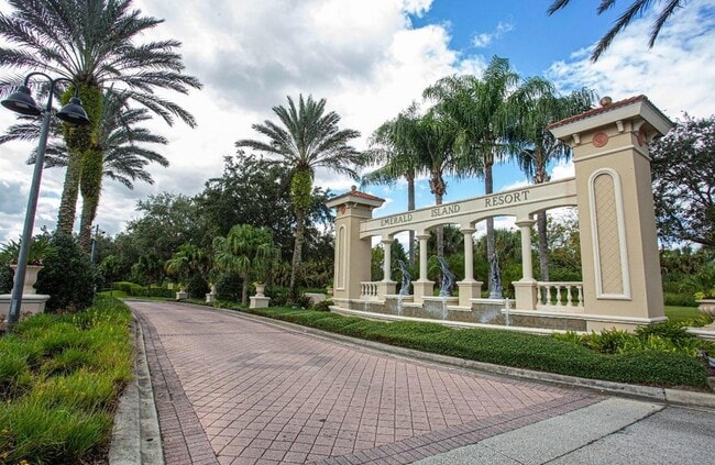 Building Photo - 8420 Blue Lagoon Dr
