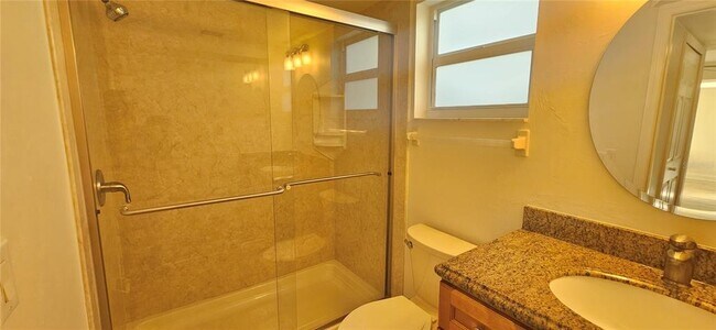 Building Photo - 1506 Edgewater Cir