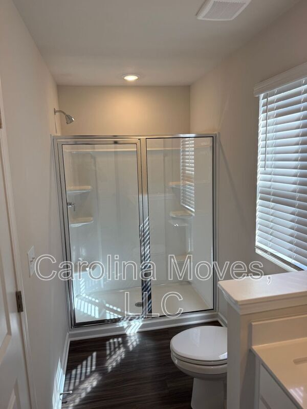 Building Photo - 825 Powder Br Dr