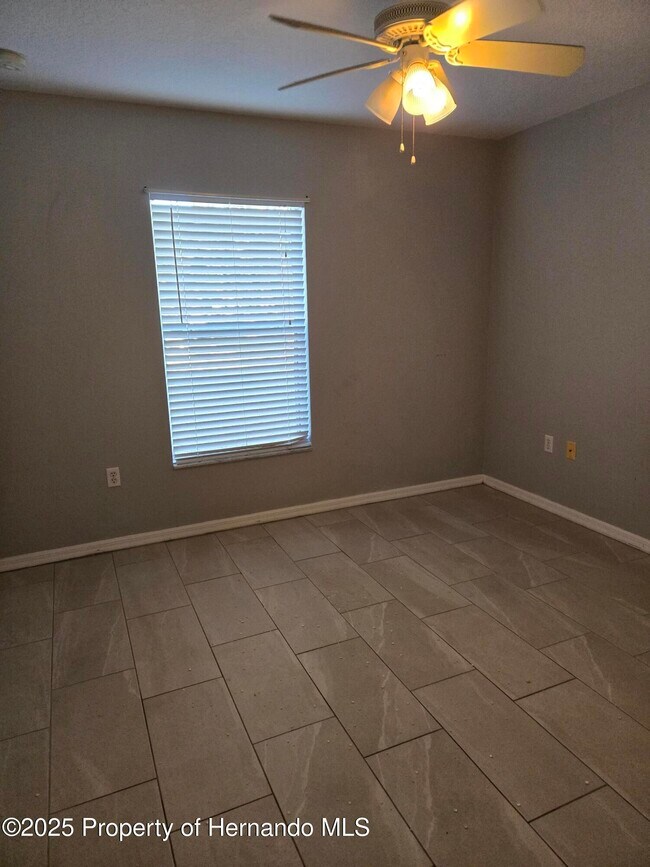 Building Photo - 1330 Clovis Ln