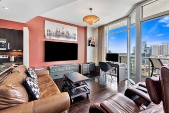 Building Photo - Fully Furnished 15th Floor Condo At Icon I...