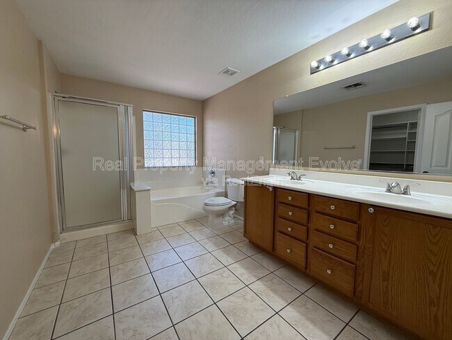 Building Photo - 8145 W Palo Verde Ave