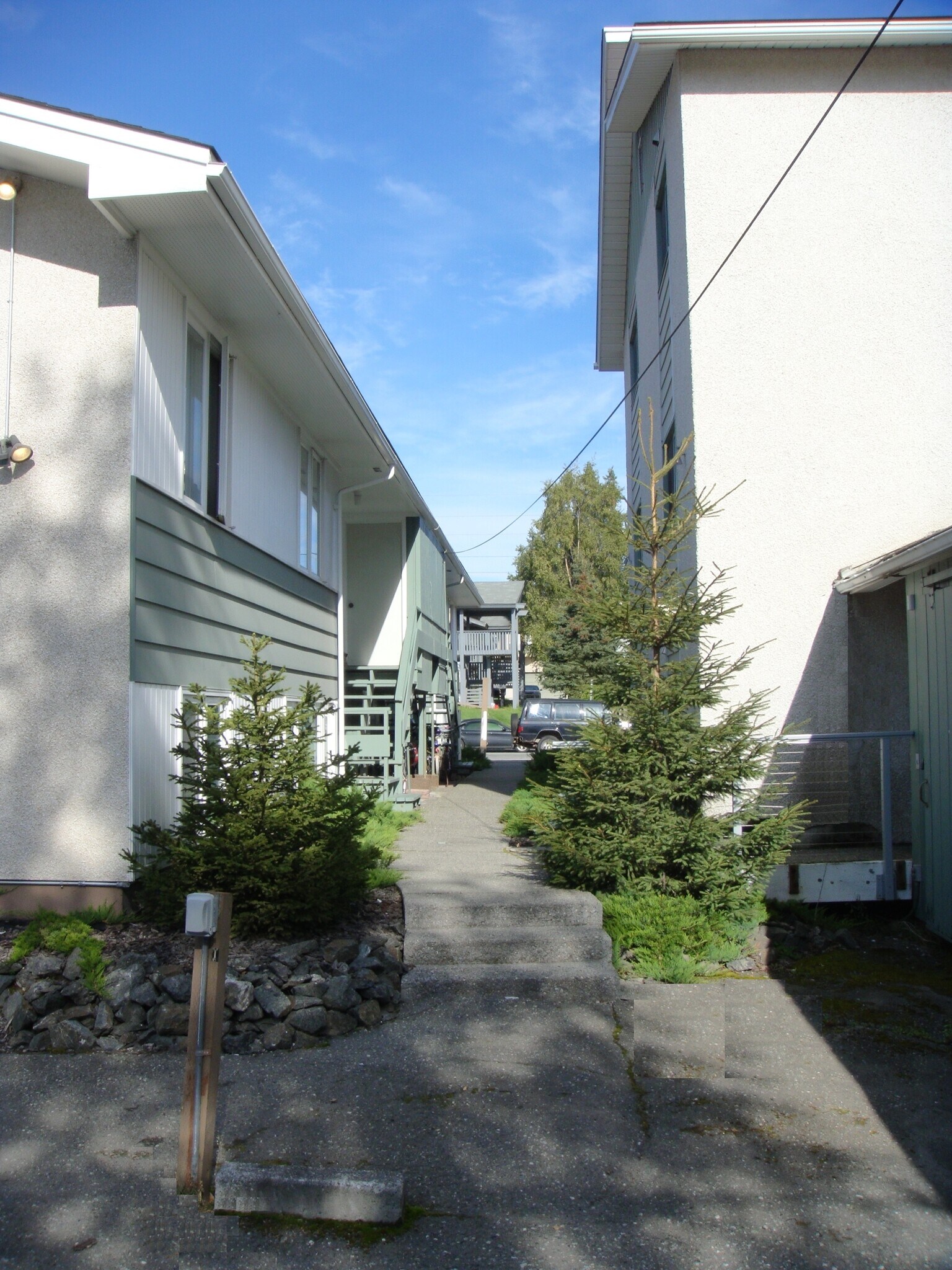 Walkway to Building - 140 W 11th Ave