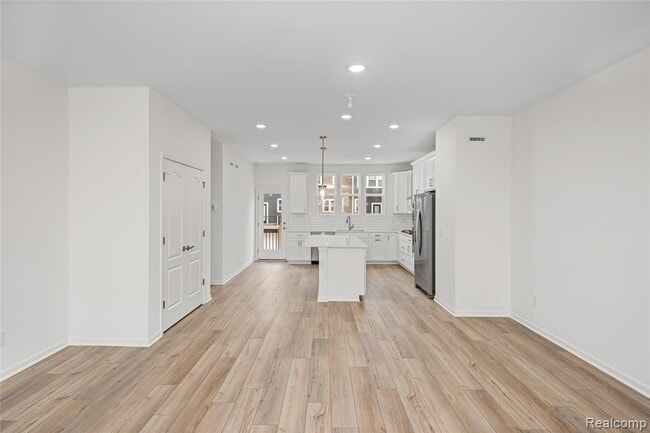 Building Photo - 43071 Atwood Ave