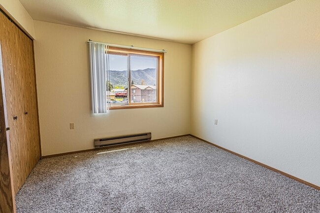 Building Photo - 1051 E Park St