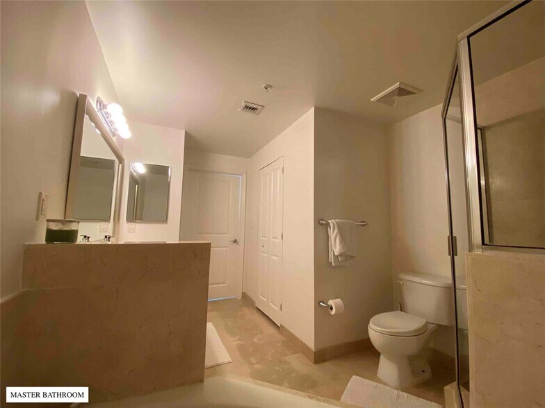 Building Photo - 7900 Harbor Island Dr