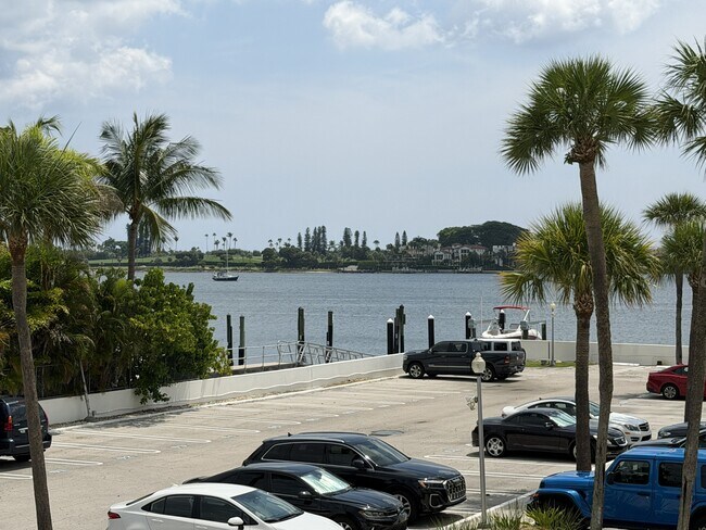 Building Photo - 2800 N Flagler Dr