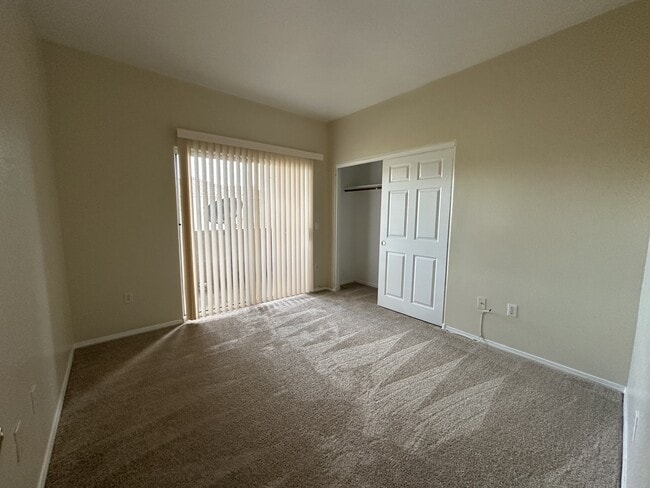 Building Photo - 1050 E Cactus Ave