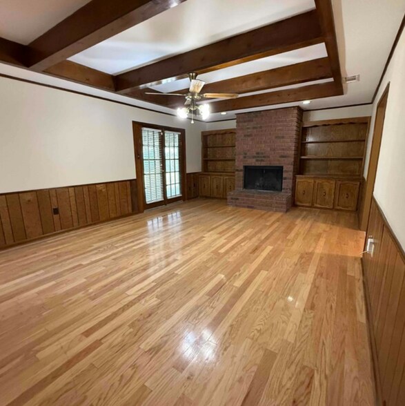 Building Photo - 3011 Cavalier Dr