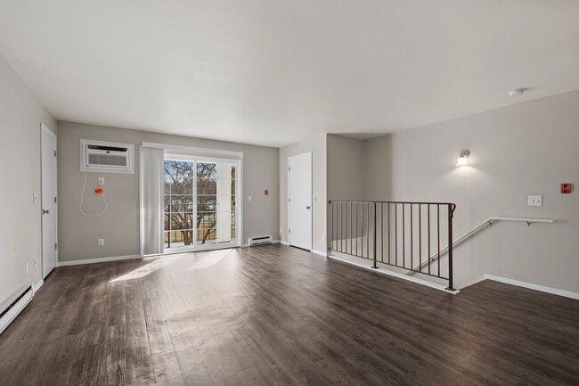 Building Photo - Fountain Circle