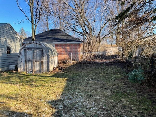 Building Photo - Cute Cape Cod in Forest Hills