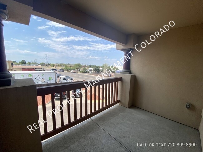 Building Photo - Beautiful Townhome in Aurora