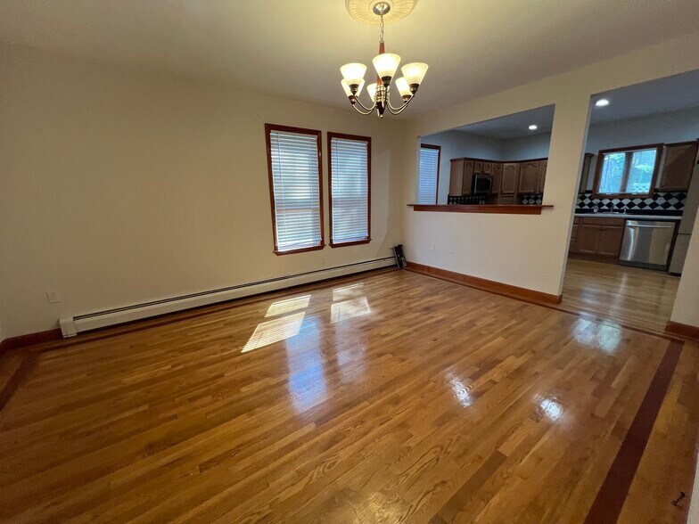 Building Photo - 44 Tuttle St