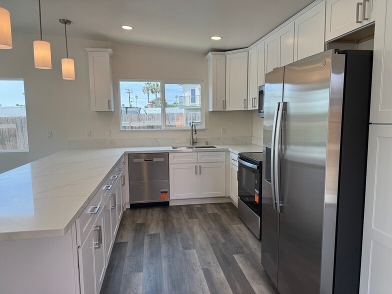Building Photo - 3535 Hatteras Ave