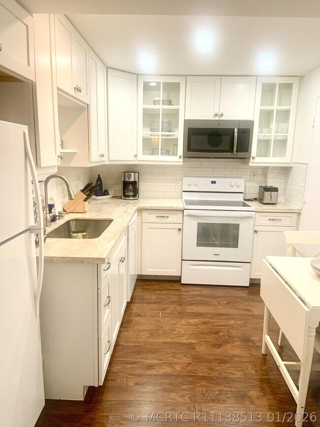 Building Photo - 2840 S Ocean Blvd