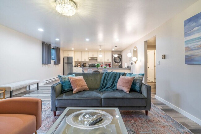 Building Photo - 3202 15th Ave W